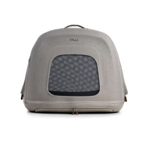 Die Tavo Crispin Medium Hundetasche ist ein hellgrauer Rucksack mit abgerundeter Form, zentralem Netzfenster, Reißverschlussfächern, Tragegriff und "AWAY"-Schriftzug am oberen Rand.